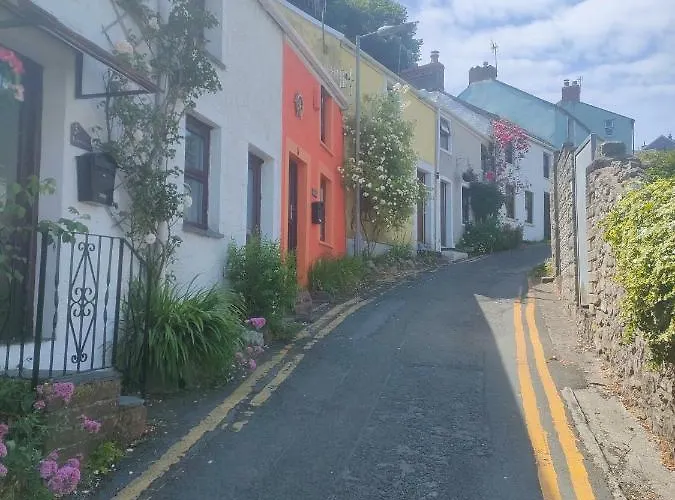 Fishermen\'S Cottage With Log Burner, 2 Bathrooms & Sea Views From Garden Terraces