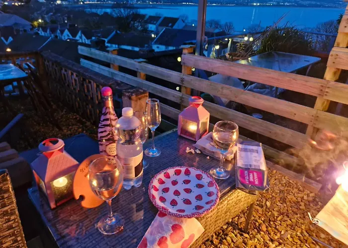 Fishermen\'S Cottage With Log Burner, 2 Bathrooms & Sea Views From Garden Terraces