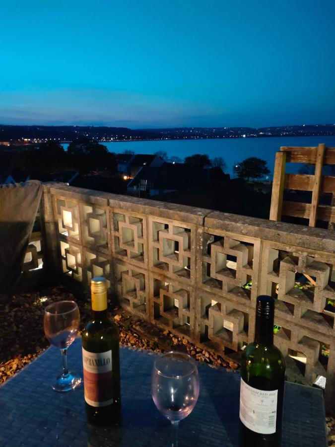 Holiday home Fishermen's With Log Burner, 2 Bathrooms & Sea Views From Garden Terraces The Mumbles