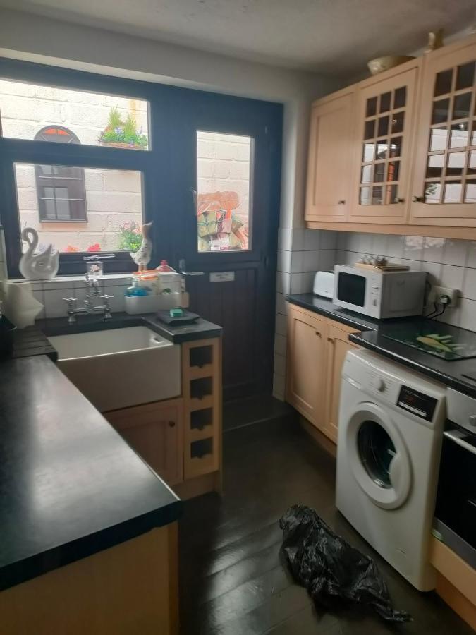 Fishermen's With Log Burner, 2 Bathrooms & Sea Views From Garden Terraces