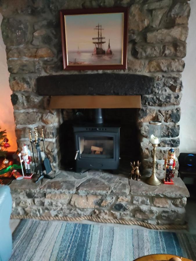 Fishermen's With Log Burner, 2 Bathrooms & Sea Views From Garden Terraces *