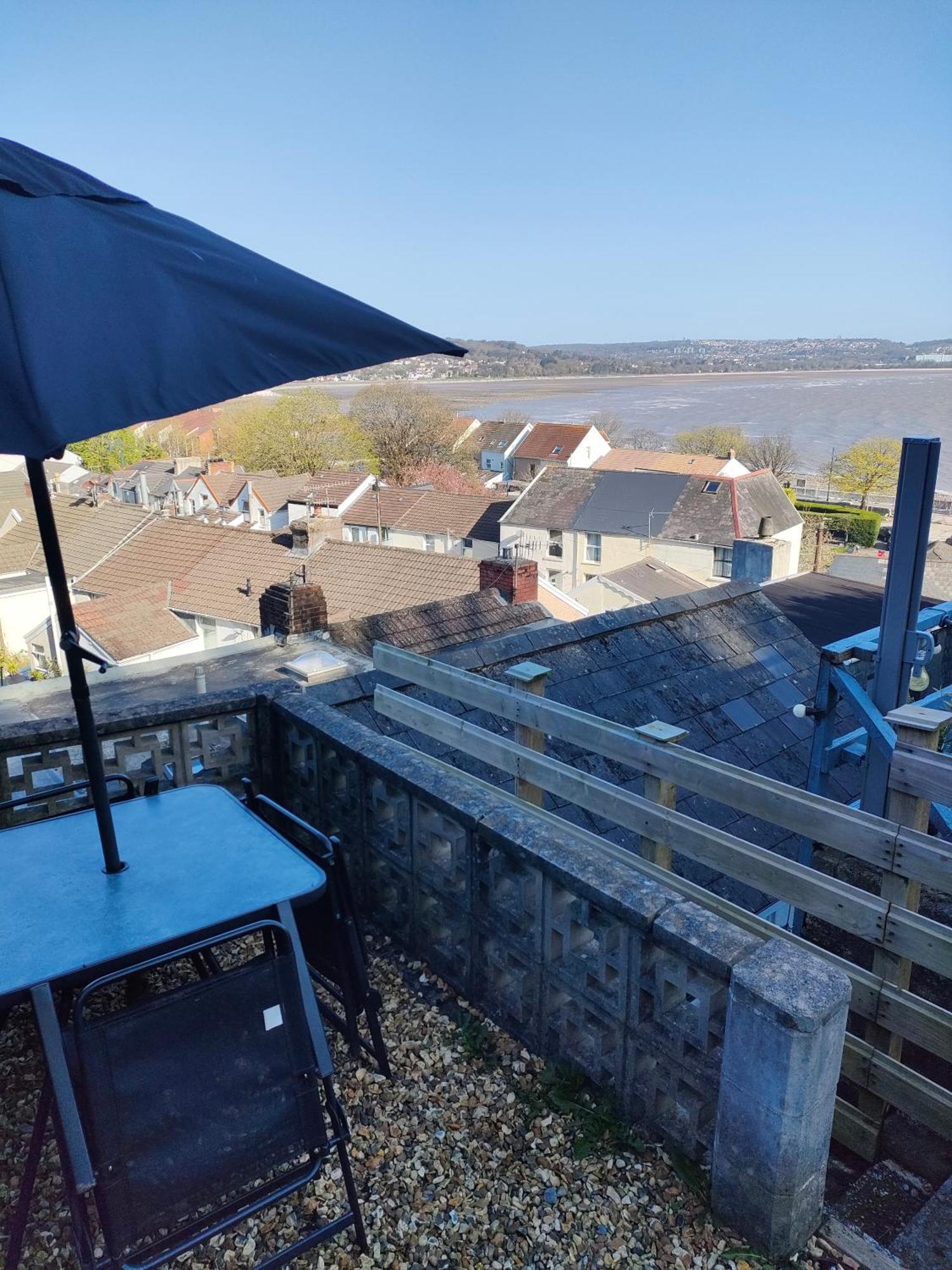 Fishermen's With Log Burner, 2 Bathrooms & Sea Views From Garden Terraces Holiday home The Mumbles